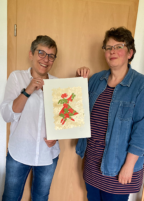 Paar zeigt ihr Beziehungsbild - Beziehungsbild- Workshop - Paar Therapie Kunsttherapie Paartherapie dresden